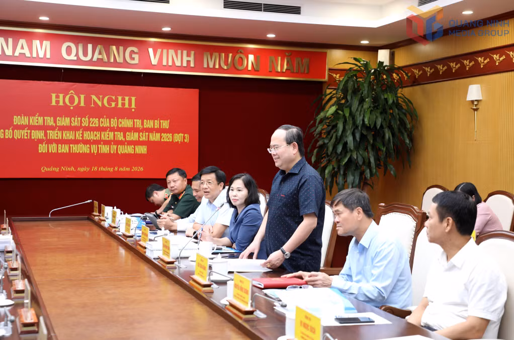 Đồng chí Quản Minh Cường, Ủy viên Trung ương Đảng, Bí thư Tỉnh ủy, Trưởng Đoàn ĐBQH tỉnh, phát biểu tại buổi công bố quyết định.