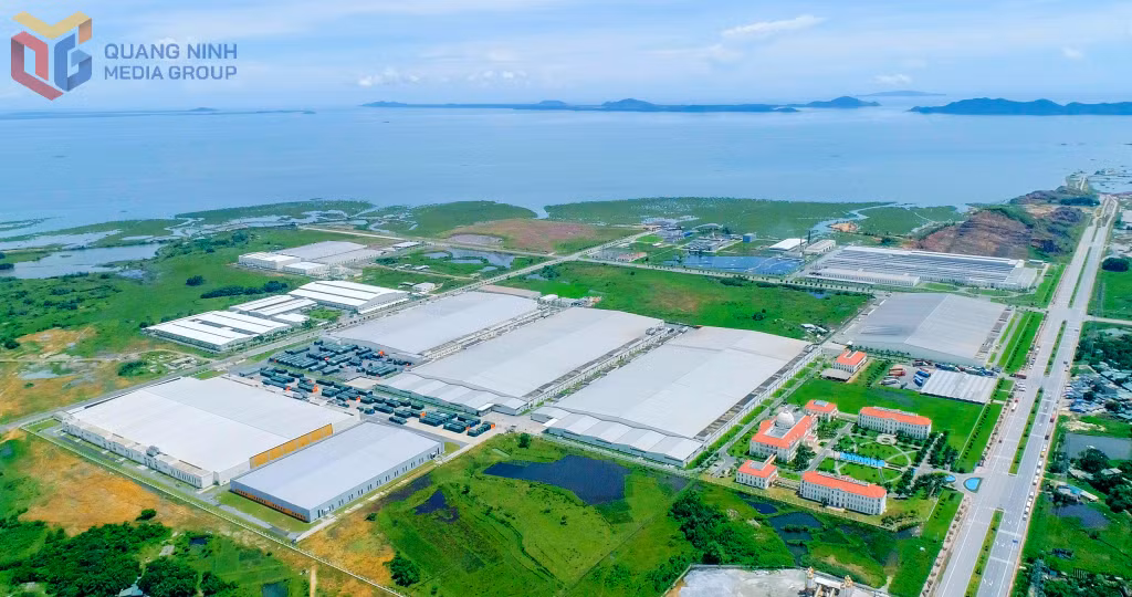 Khu công nghiệp cảng biển Hải Hà là một trong những khu công nghiệp động lực của Quảng Ninh, thu hút nhiều dự án FDI trong lĩnh vực công nghiệp chế biến, chế tạo, tạo việc làm và đóng góp tích cực vào tăng trưởng kinh tế của tỉnh.