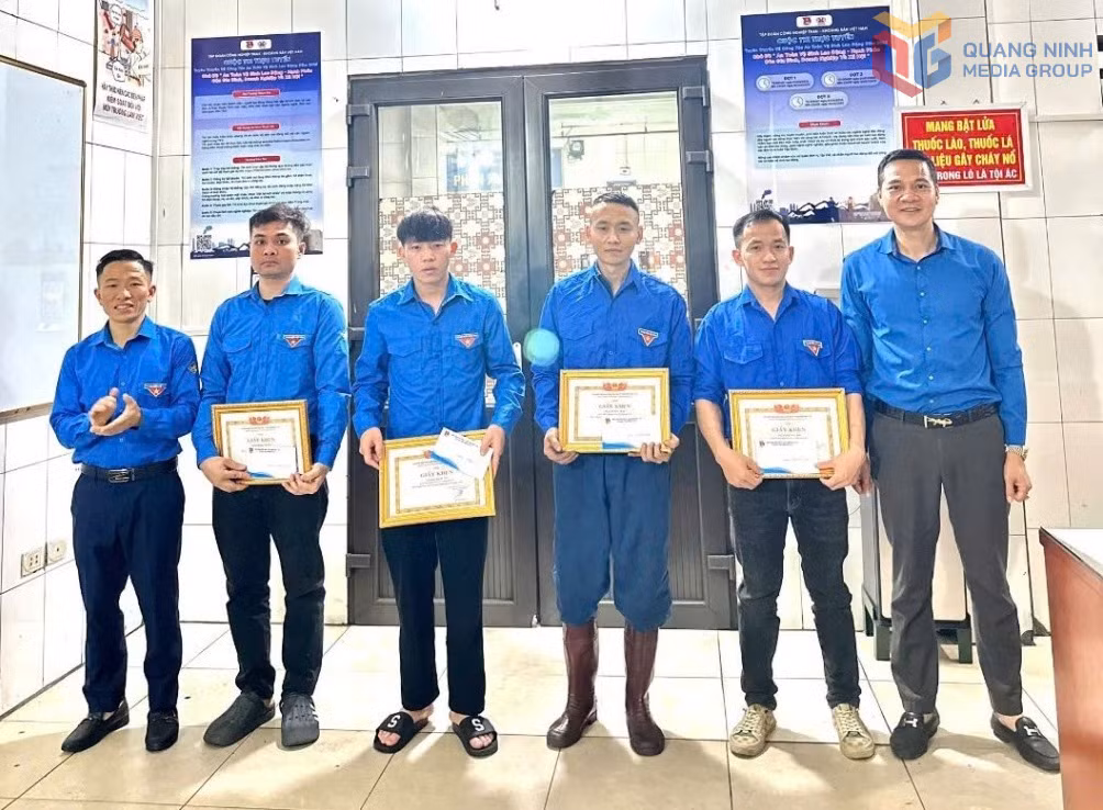 Chi đoàn Phân xưởng Đào lò 3 tổ chức tổng kết và khen thưởng cho đoàn viên xuất sắc trong Tháng Thanh niên năm 2026.