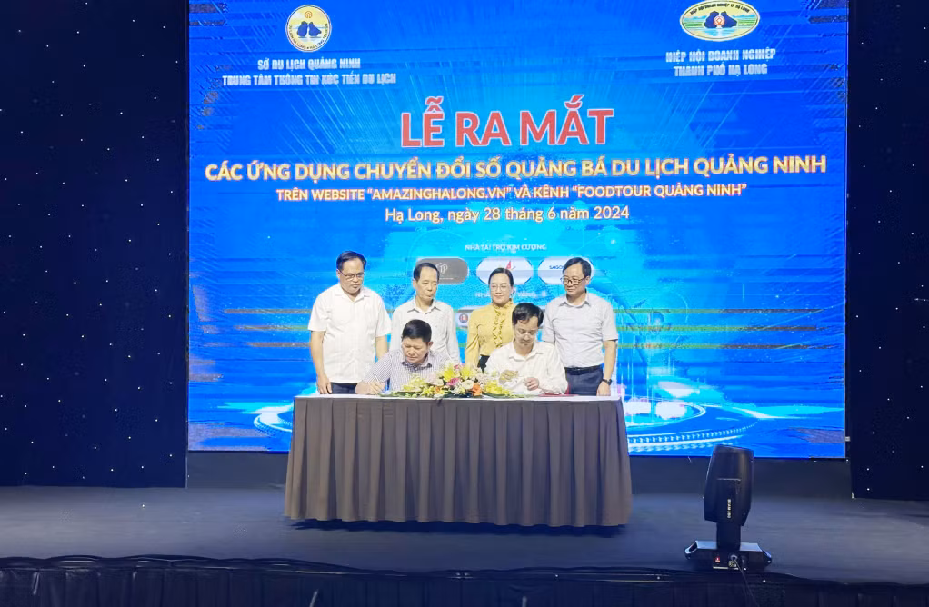 Trung tâm Thông tin Xúc tiến du lịch (Sở Du lịch) đã ký kết phối hợp với Hiệp hội Doanh nghiệp TP Hạ Long.