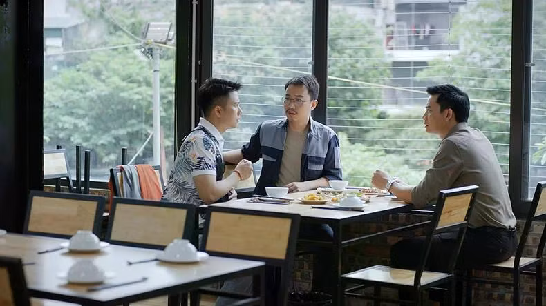 Ba ông chồng tìm cách "hàn gắn" những cô vợ của mình.