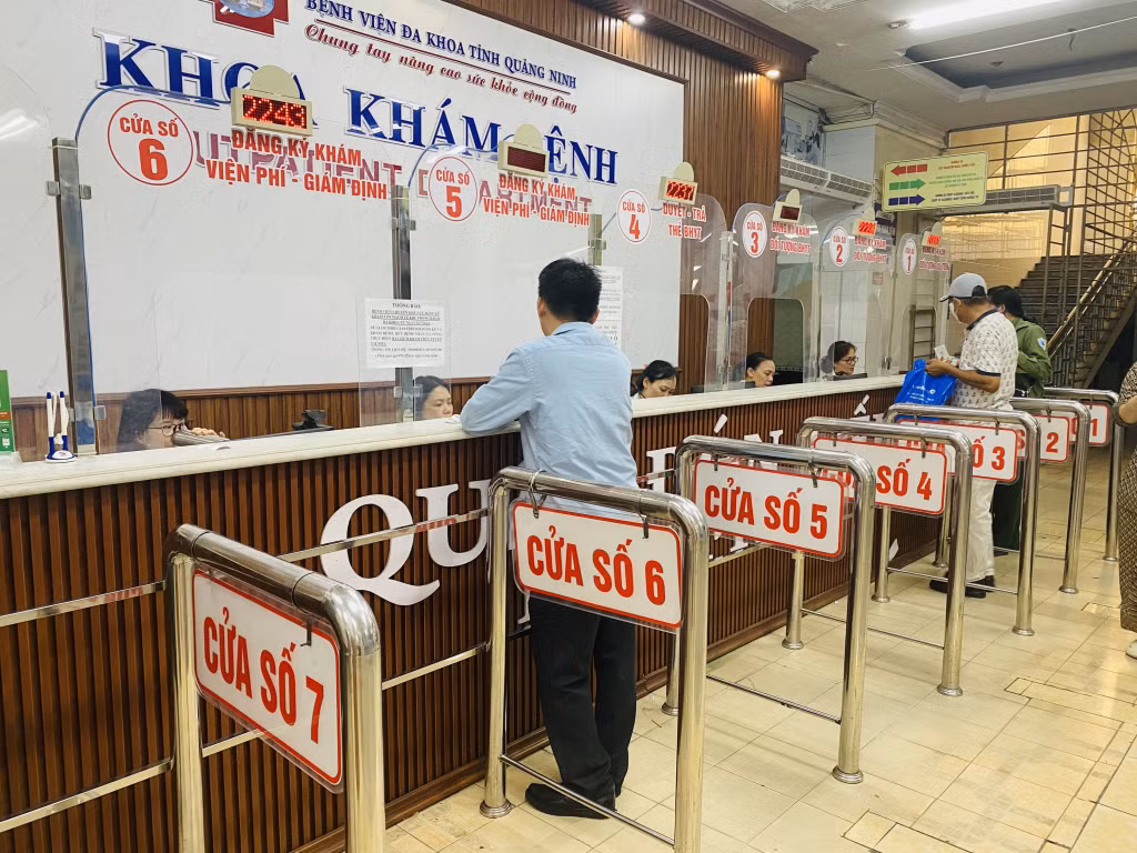 Việc ứng dụng tiện ích số đã giảm tải tại các quầy đăng ký khám bệnh.
