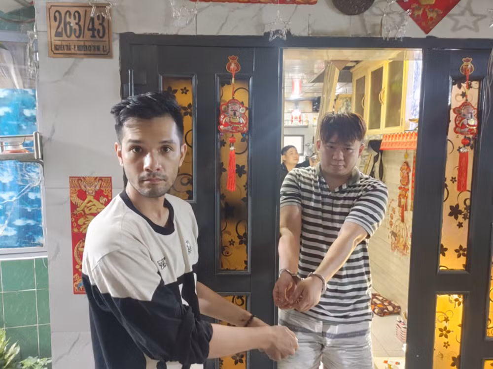 "Nam vương môi trường" Nhikolai Đinh bị bắt quả tang tàng trữ ma túy trong người và có kết quả dương tính với ma túy. Ảnh: CA