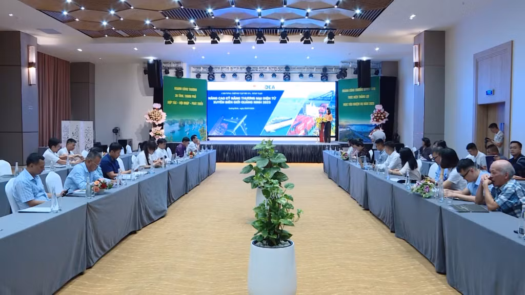 Một buổi hội thảo về thương mại điện tử do Sở Công Thương tổ chức.