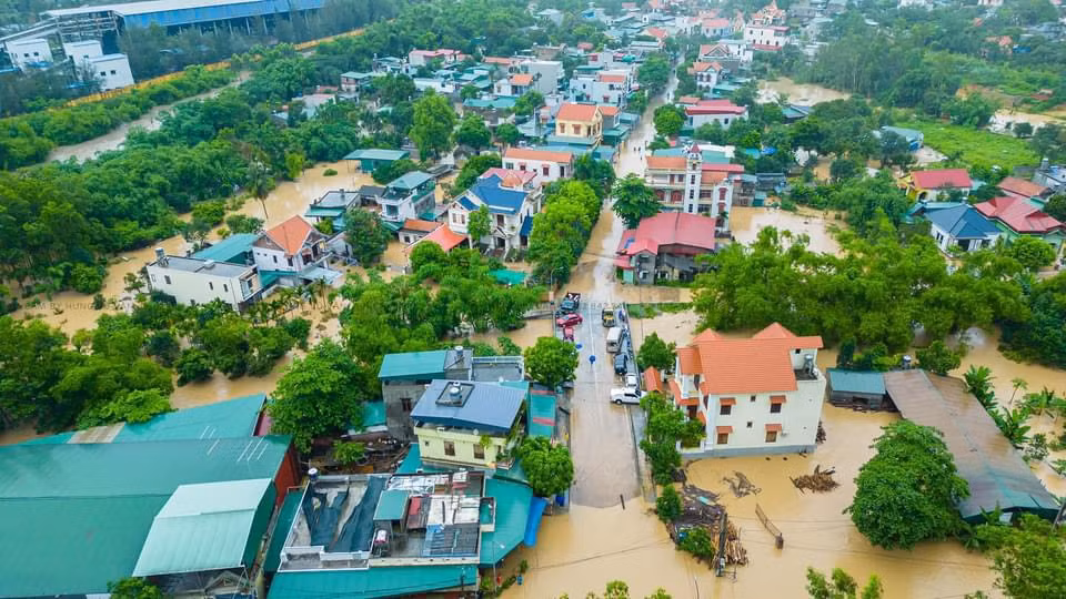 Mưa lớn gây ngập lụt nhiều nơi trên địa bàn TP Uông Bí. Nguồn: Facebook Hưng Vũ Văn