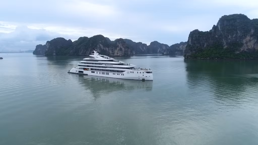 Du thuyền Grand Pioneers 2 là du thuyền duy nhất tại Quảng Ninh khai thác hải trình 