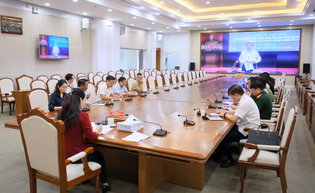 BCĐ Kỳ thi tốt nghiệp THPT năm 2024 tỉnh Quảng Ninh dự cuộc họp trực tuyến tại điểm cầu UBND tỉnh.