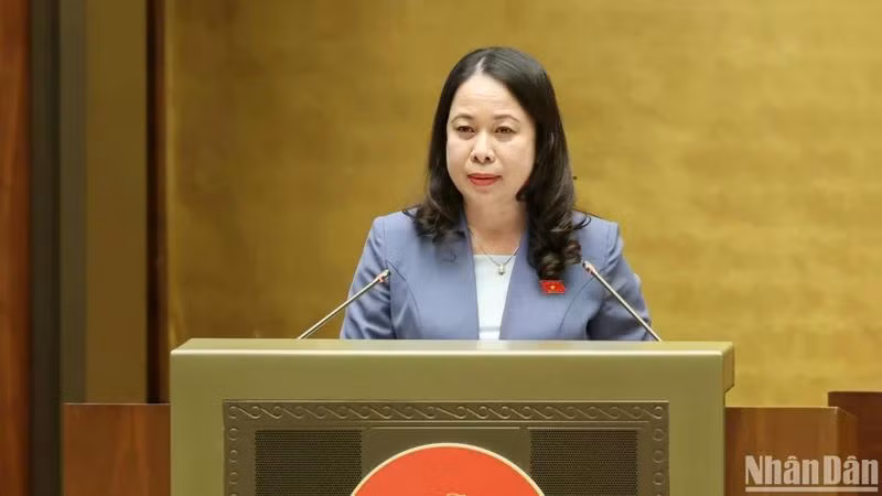 Sáng 8/6, tại kỳ họp thứ 7, Quốc hội khóa XV, thừa ủy quyền của Chủ tịch nước, Phó Chủ tịch nước Võ Thị Ánh Xuân trình bày tóm tắt Tờ trình về việc phê chuẩn Văn kiện gia nhập Hiệp định Đối tác Toàn diện và Tiến bộ xuyên Thái Bình Dương (CPTPP) của Liên hiệp Vương quốc Anh và Bắc Ireland. (Ảnh: DUY LINH)