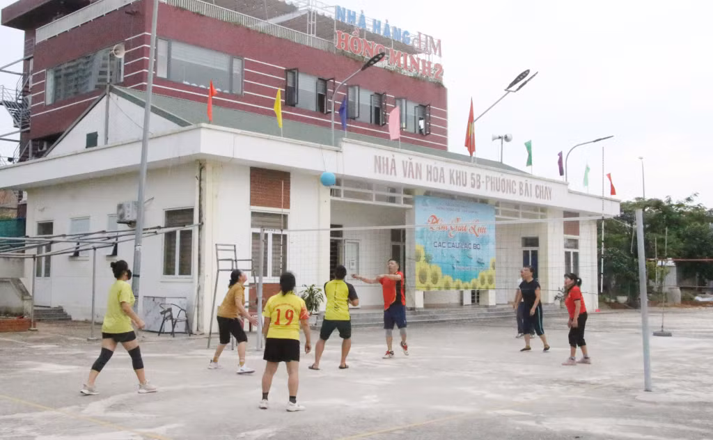 Phong trào tập luyện bóng chuyền hơi lan tỏa tại nhiều khu dân cư.