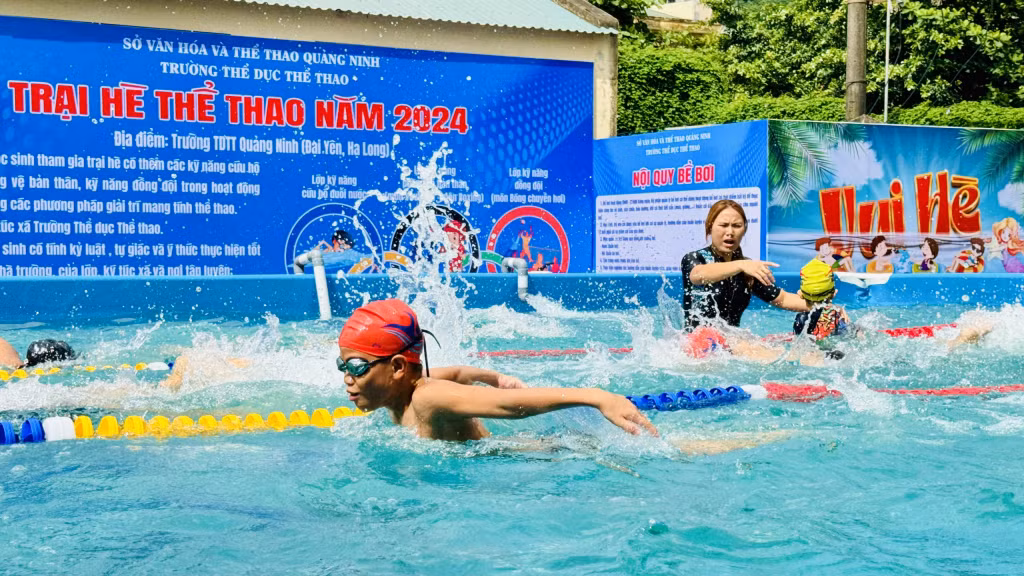 Trường TDTT tỉnh đầu tư bể bơi thông minh, mở các lớp dạy bơi miễn phí cho trẻ em thuộc diện khó khăn.