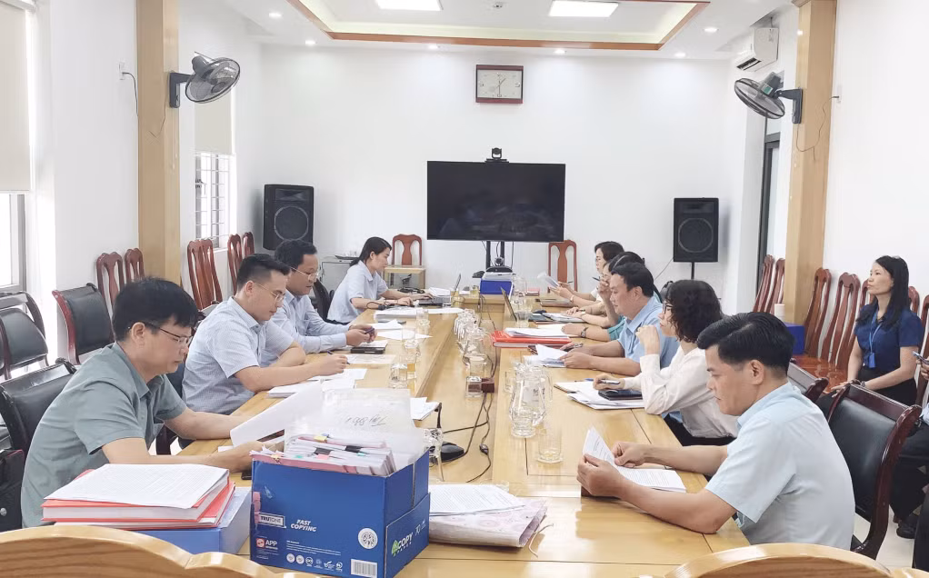 Ủy ban Kiểm tra Thành ủy Cẩm Phả kiểm tra theo kế hoạch tại phường Cẩm Sơn, ngày 20/6/2024. Ảnh: Mạnh Trường