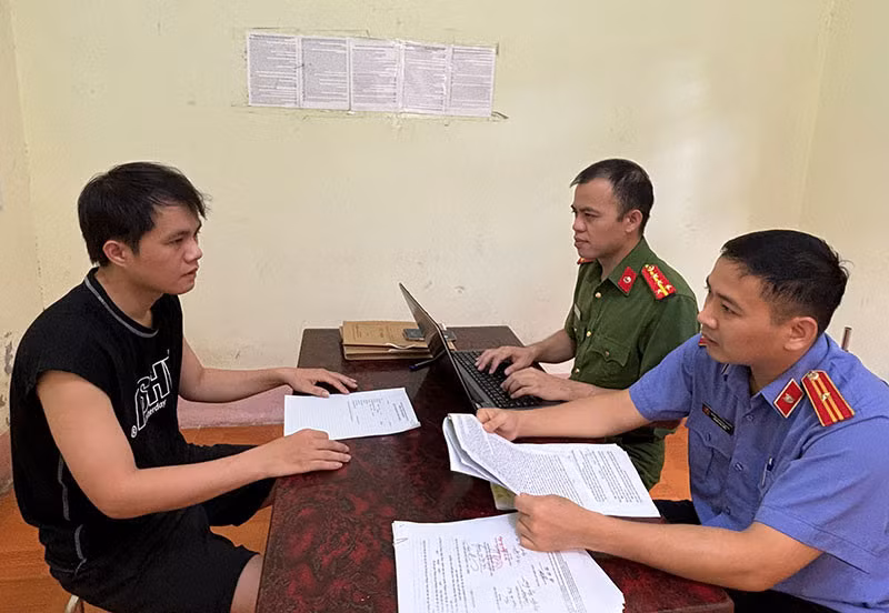 Đối tượng Nguyễn Đa Thuấn tại Cơ quan điều tra.