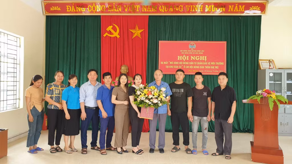 Ra mắt mô hình “Hội Nông dân tự quản về bảo vệ môi trường tại khu dân cư” tại xã Húc Động (huyện Bình Liêu). Ảnh: HND Bình Liêu.