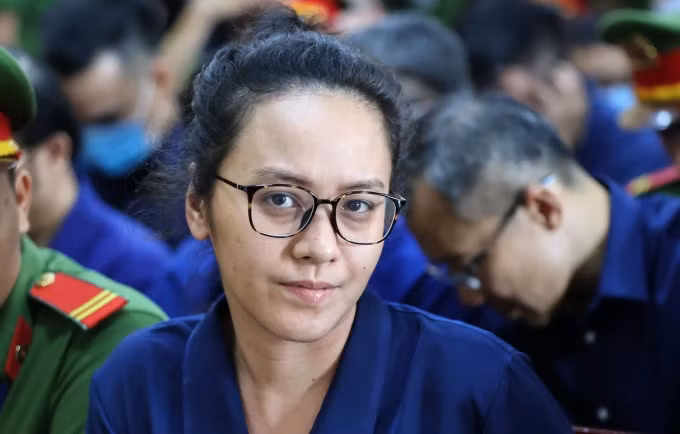 Trương Huệ Vân trong phiên tòa sơ thẩm hồi tháng 3 về các sai phạm trong giai đoạn một của vụ án. Ảnh: Như Quỳnh.