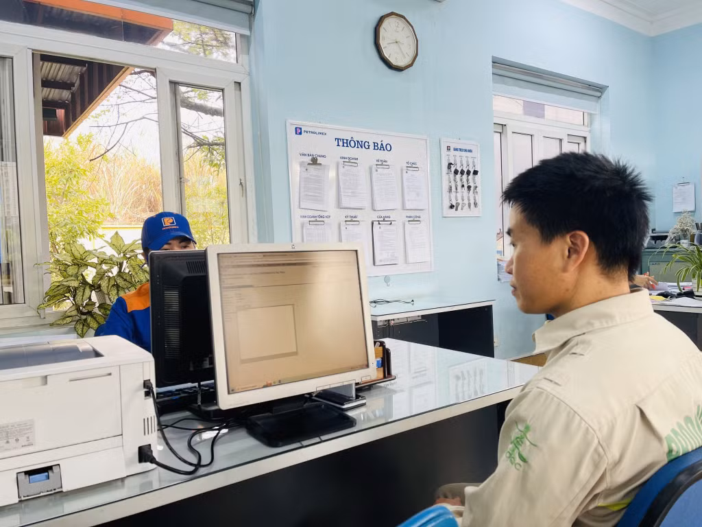 Xuất hóa đơn xăng dầu theo từng lần bán tại Cửa hàng xăng dầu số 1- Petrolimex, Chi nhánh xăng dầu Quảng Ninh.