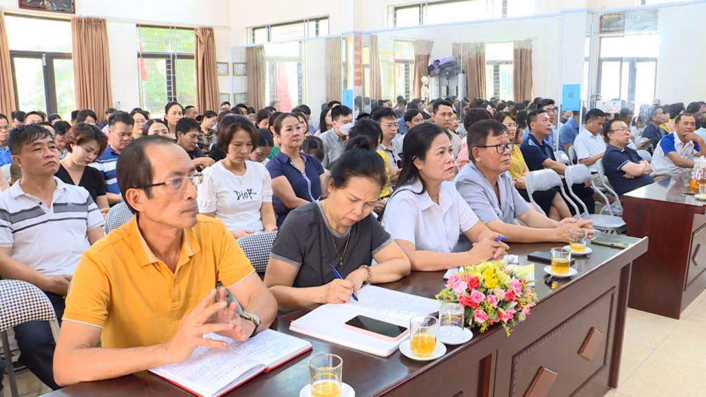Đảng viên 213 Chi bộ khu 4, phường Trần Hưng Đạo, TP Hạ Long, sinh hoạt chuyên đề gắn với Quy định 144-QĐ/TW ngày 9/5/2024 của Bộ Chính trị về chuẩn mực đạo đức cách mạng của cán bộ, đảng viên trong giai đoạn mới.