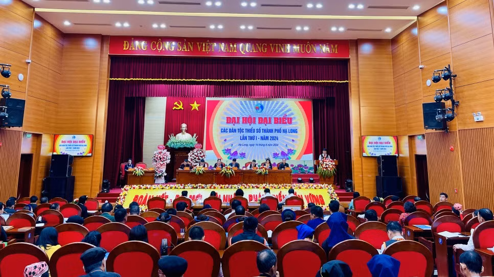 Đại hội có sự tham gia của 150 đại biểu chính thức, đại diện cho trên 23.500 đồng bào của 32 dân tộc thiểu số trên địa bàn TP Hạ Long.