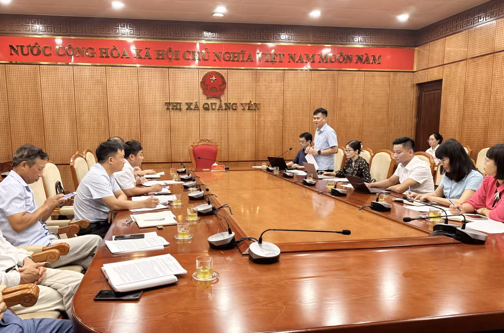 Quang cảnh buổi làm việc.