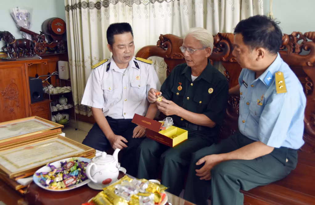 CCB Nguyễn Đức Thỏa ở khu 7, phường Trưng Vương, TP Uông Bí - Kể về năm tháng trong chiến trường.