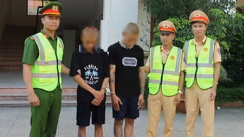 Hai đối tượng N.T.K và N.V.H.A bị bắt giữ. (Ảnh Công an Nghệ An cung cấp)