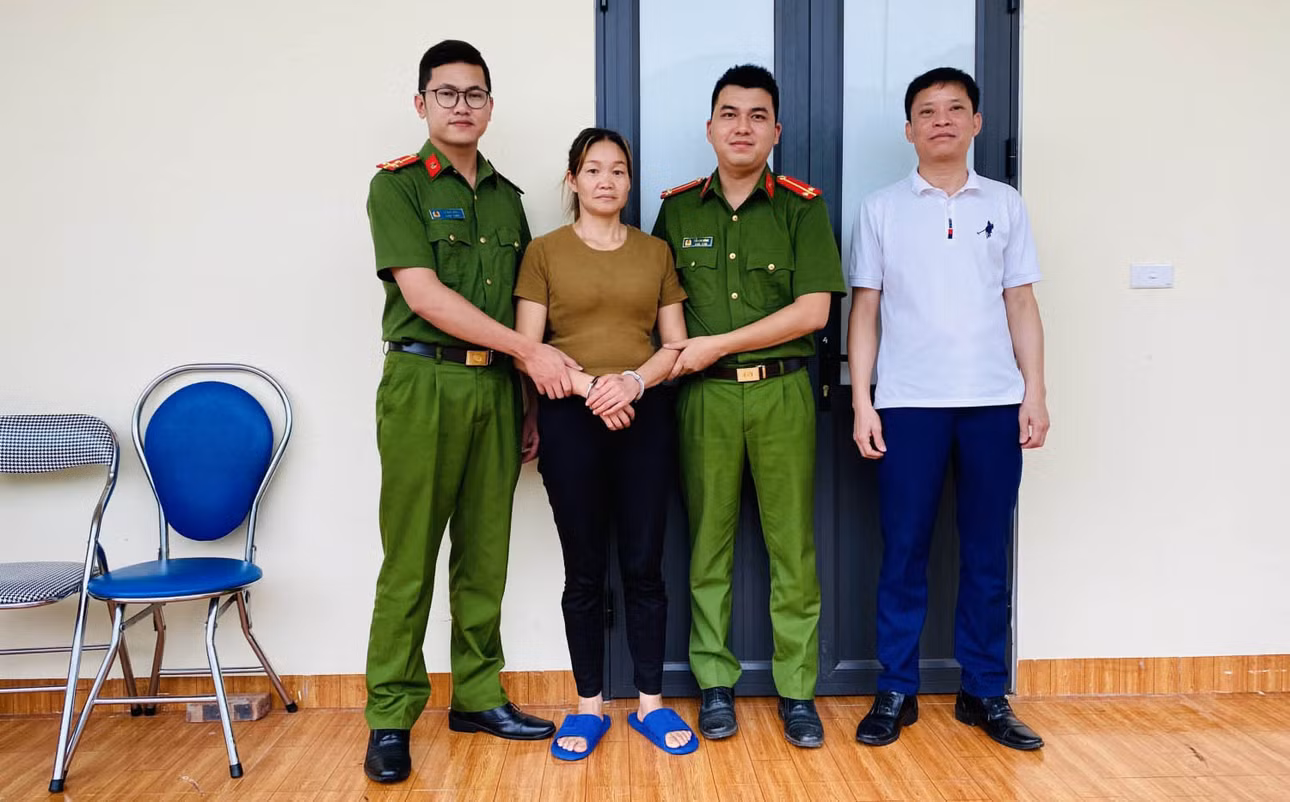 Đối tượng Mã Thị Phương tại cơ quan công an. Ảnh: CACC