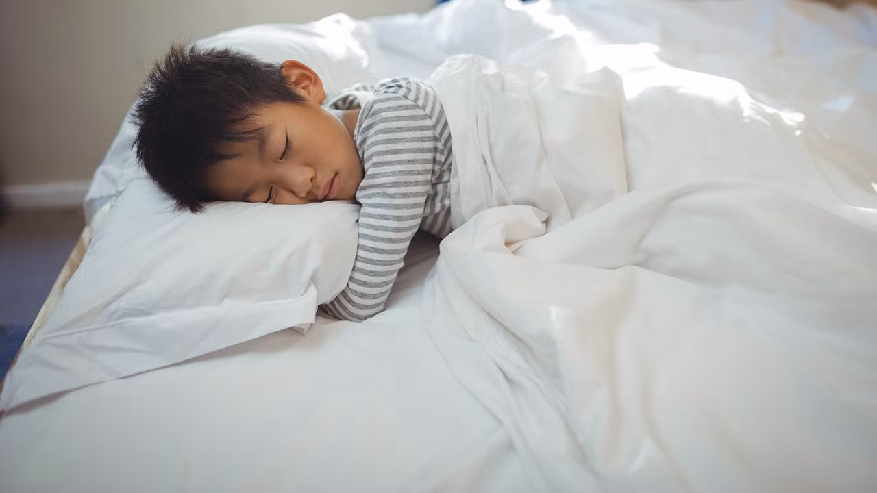 Giấc ngủ đóng vai trò vô cùng quan trọng đối với sự phát triển toàn diện của trẻ nhỏ.