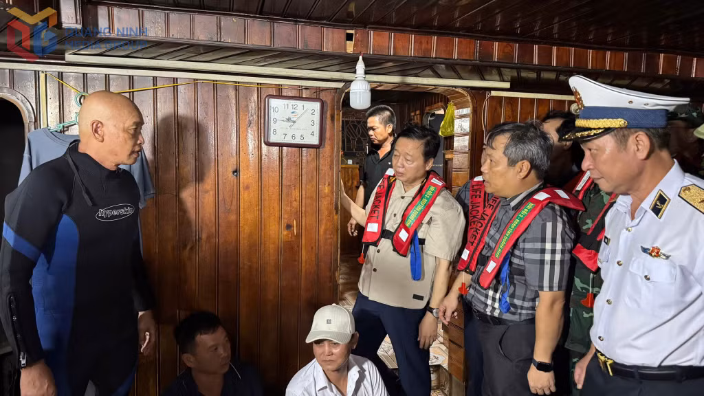 Phó Thủ tướng Chính phủ Trần Hồng Hà trực tiếp chỉ đạo công tác cứu nạn tại hiện trường.
