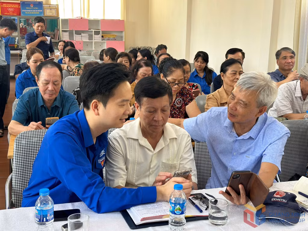 Tỉnh Đoàn tổ chức các lớp "Bình dân học vụ số", phổ biến kỹ năng ứng AI cho người trung niên, người cao tuổi.