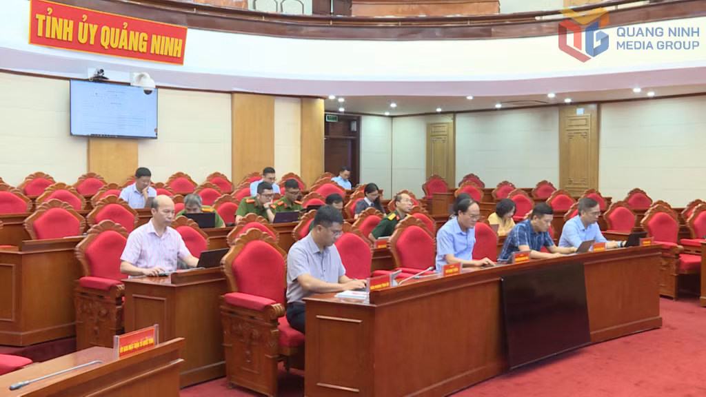 Các đại biểu Quảng Ninh tham dự hội nghị trực tuyến.