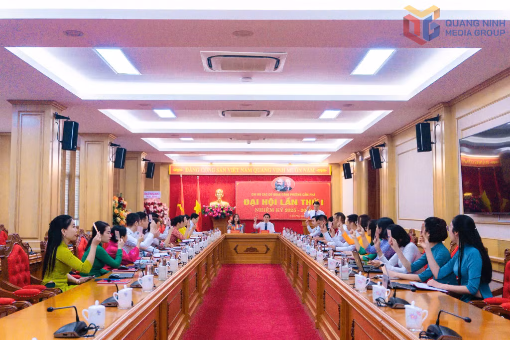 Chi bộ các cơ quan Đảng phường Cẩm Phả tổ chức thành công đại hội.