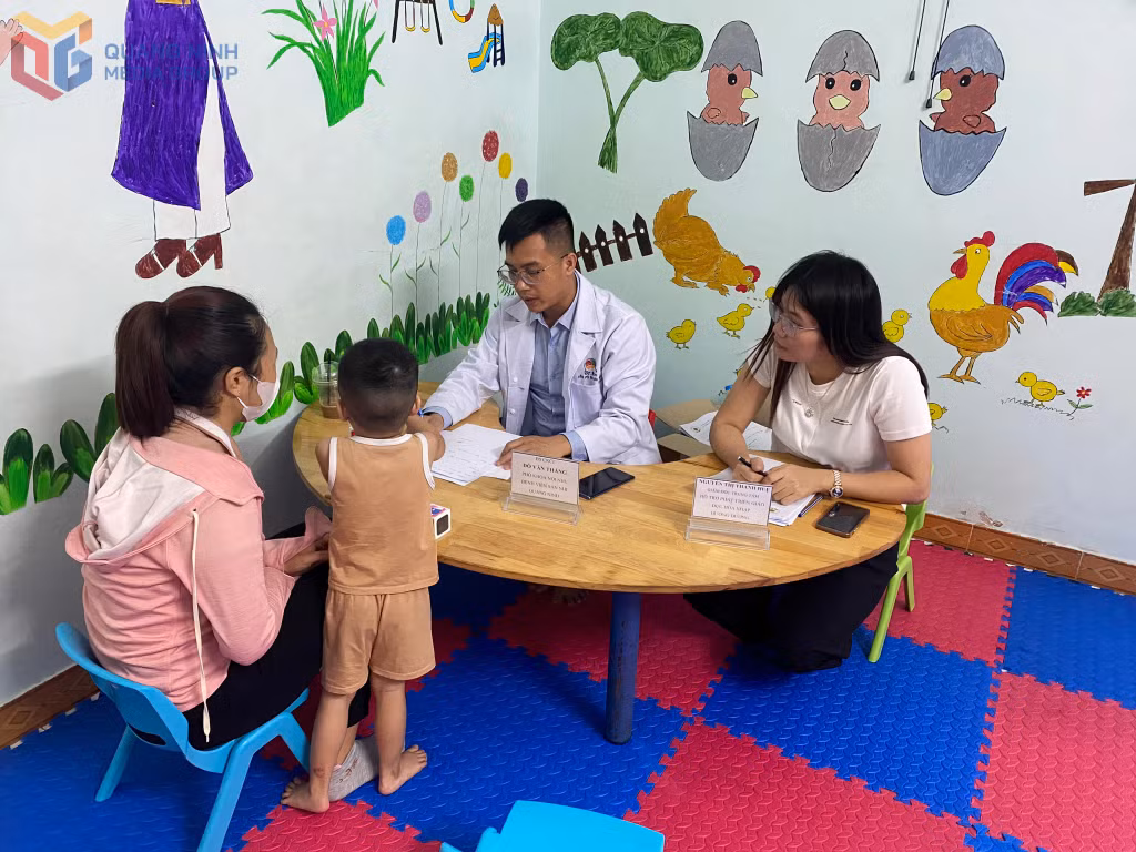 Trung tâm Hỗ trợ phát triển giáo dục hòa nhập Hướng Dương hỗ trợ can thiệp, đánh giá sự phát triển của trẻ.