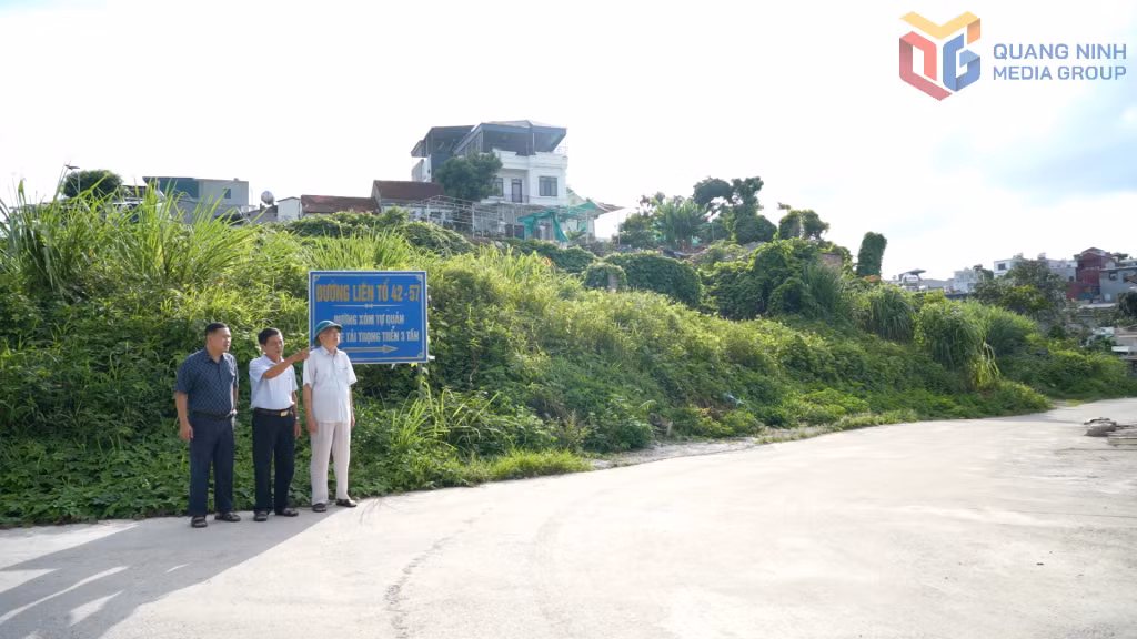Ban công tác mặt trận và Chi bộ khu phố Cao Xanh 4A (phường Cao Xanh) đã thành công vận động nhân dân hiến đất mở rộng đường liên tổ 42-57.