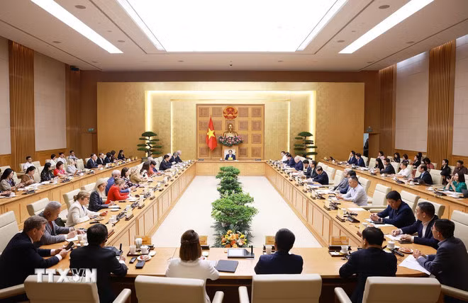 Thủ tướng Phạm Minh Chính làm việc với Đoàn Hội đồng kinh doanh Hoa Kỳ-ASEAN. (Ảnh: Dương Giang/TTXVN)
