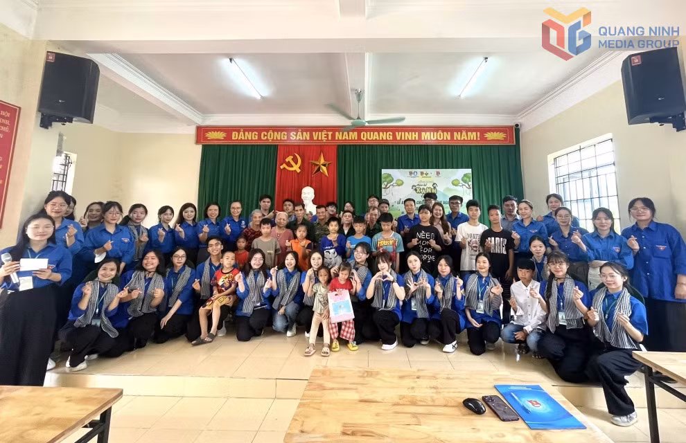 Đoàn viên, thanh niên, sinh viên Trường Đại học Hạ Long ra quân chương trình tình nguyện “Mùa hè xanh năm 2025” tại xã Quảng La.