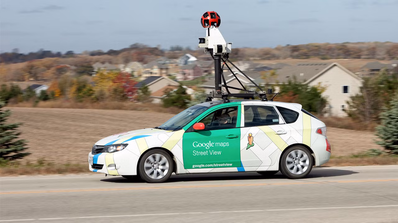 Một chiếc xe Google Street View đang hoạt động. Ảnh: iStockphoto