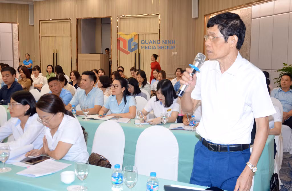 Đại biểu của Công ty CP Than Vàng Danh nêu câu hỏi liên quan đến thực hiện chế độ BHXH, BHYT cho người lao động.