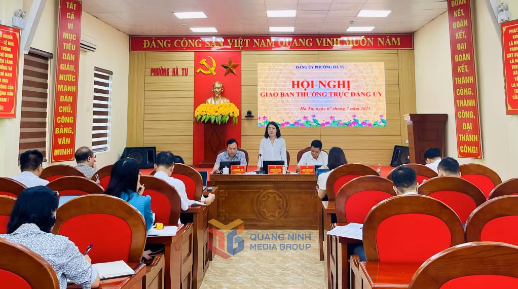 Đảng ủy phường Hà Tu họp rà soát tiến độ công tác chuẩn bị Đại hội Đảng bộ phường nhiệm kỳ 2025-2030 và các nội dung quan trọng khác.