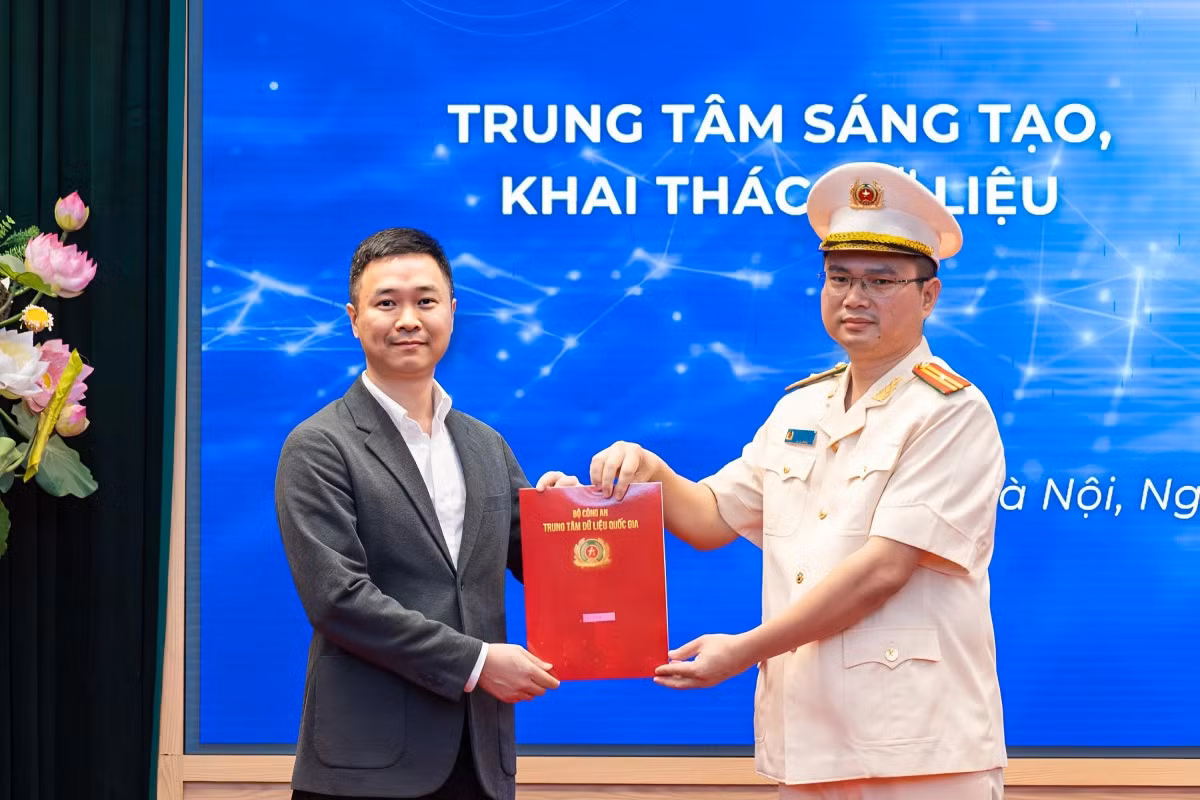 NDAChain - Nền tảng chuỗi khối quốc gia; Ứng dụng định danh phi tập trung quốc gia là hai sản phẩm của Trung tâm Sáng tạo, khai thác dữ liệu (Bộ Công an). Ảnh: Lê Minh Sơn