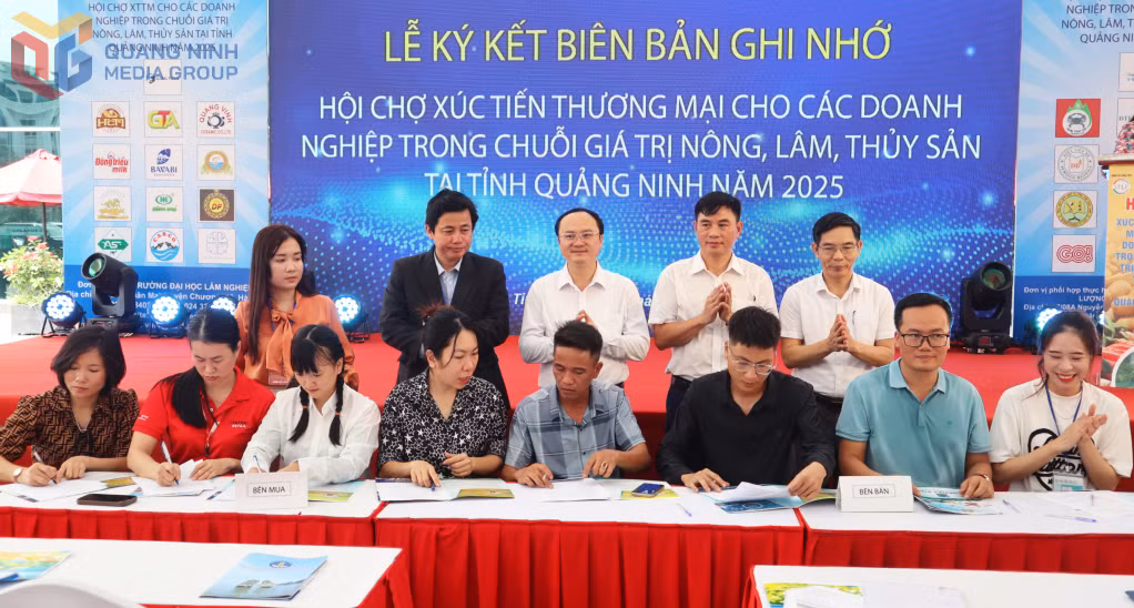 Ký kết hợp tác giữa các đơn vị sản xuất và phân phối nông sản tại Hội chợ Xúc tiến thương mại cho các doanh nghiệp trong chuỗi giá trị Nông – Lâm – Thủy sản năm 2025.