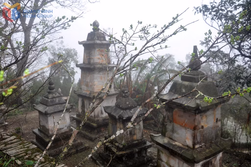 Một số ngôi tháp tại khu vực vườn tháp Tổ - chùa Hoa Yên, Yên Tử.