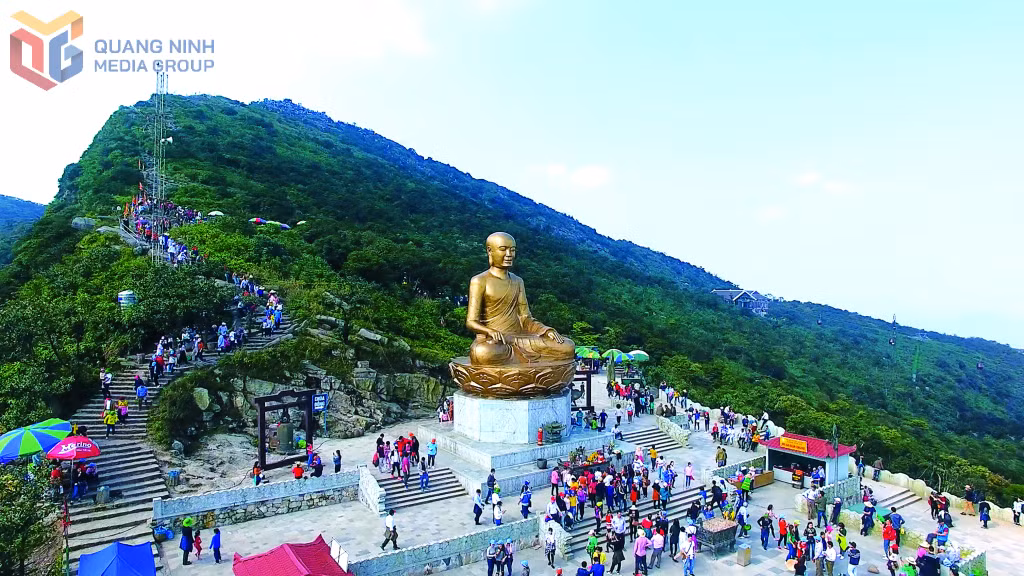 Khu di tích và danh thắng Yên Tử là điểm đến văn hóa tâm linh hấp dẫn của du khách quốc tế.&nbsp;Ảnh: Xuân Hòa