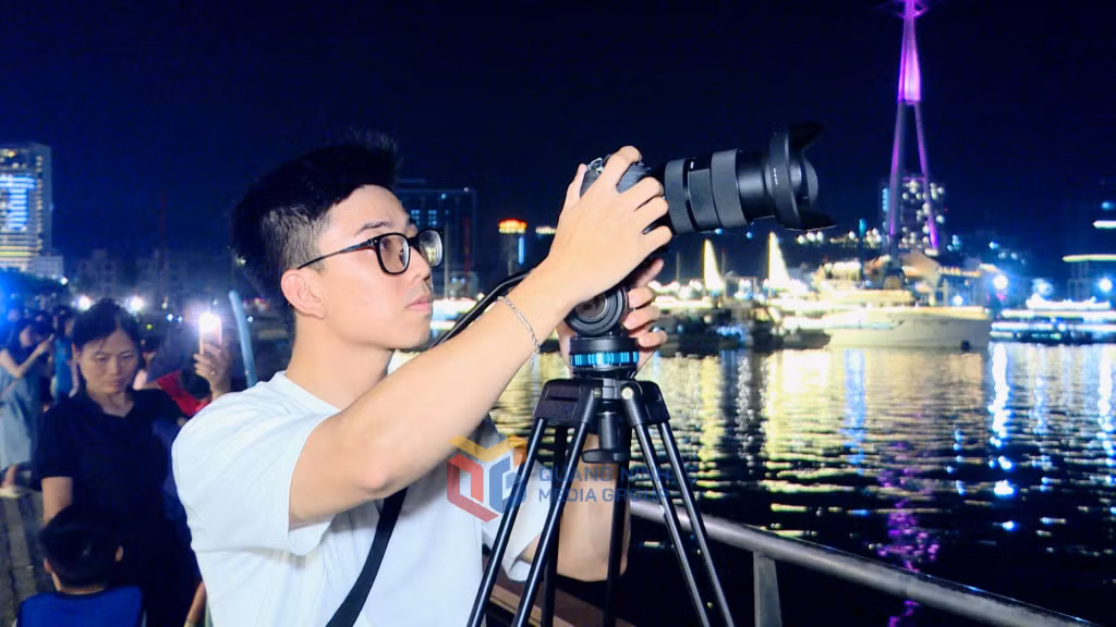 Người dân dành nhiều công sức để 