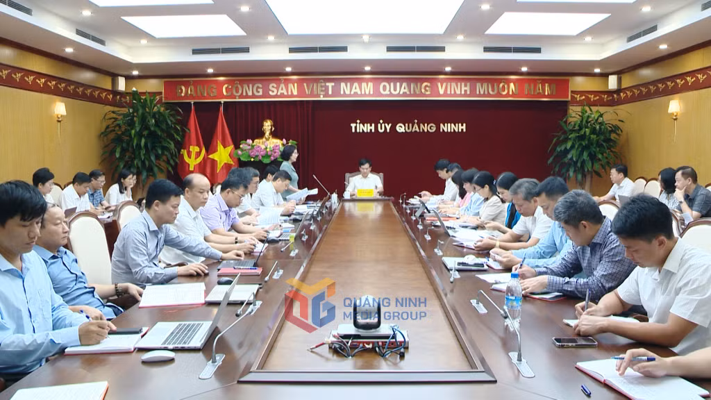 Thường trực Tỉnh ủy làm việc với các Tổ giúp việc, theo dõi, hướng dẫn công tác chuẩn bị, tổ chức Đại hội Đảng bộ trực thuộc tỉnh nhiệm kỳ 2025-2030. Ảnh Minh Hiền