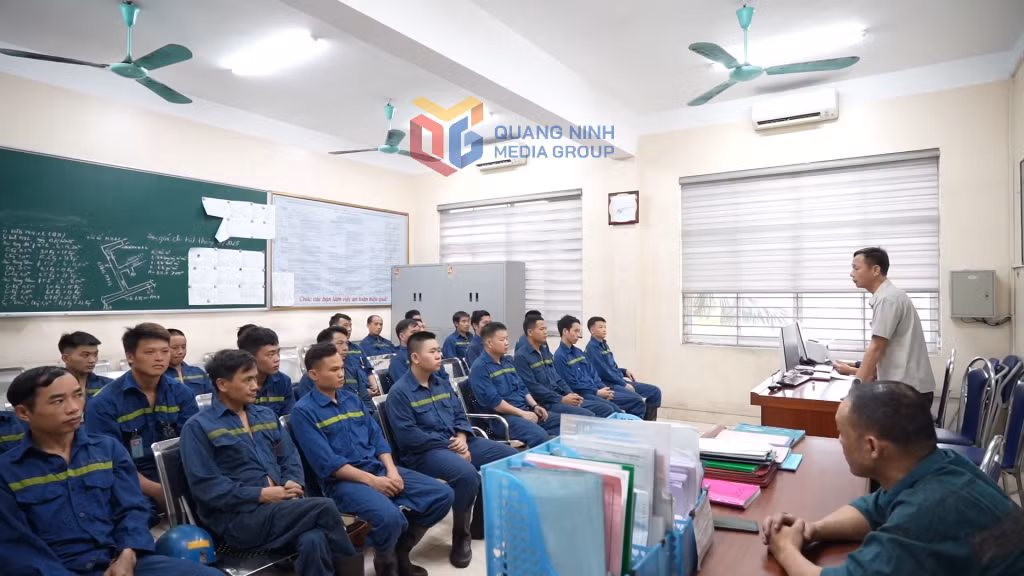 Công ty Than Khe Chàm thường xuyên tổ chức đối thoại với người lao động.