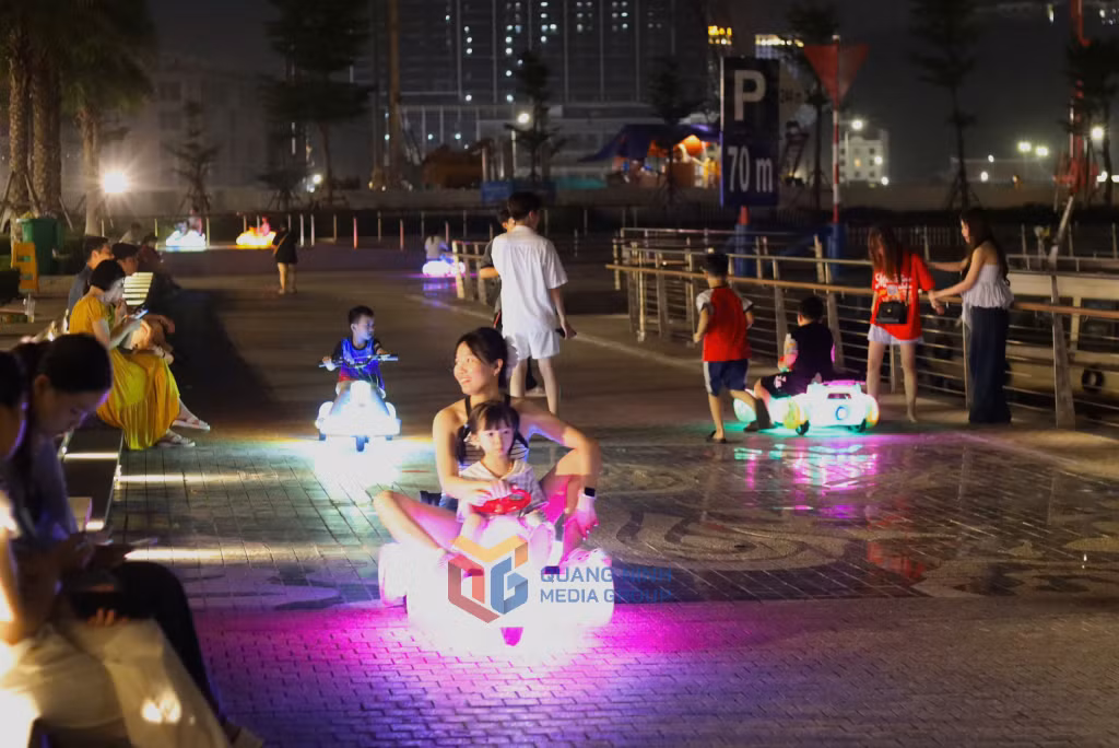  Nhiều hoạt động vui chơi dành cho các em nhỏ.