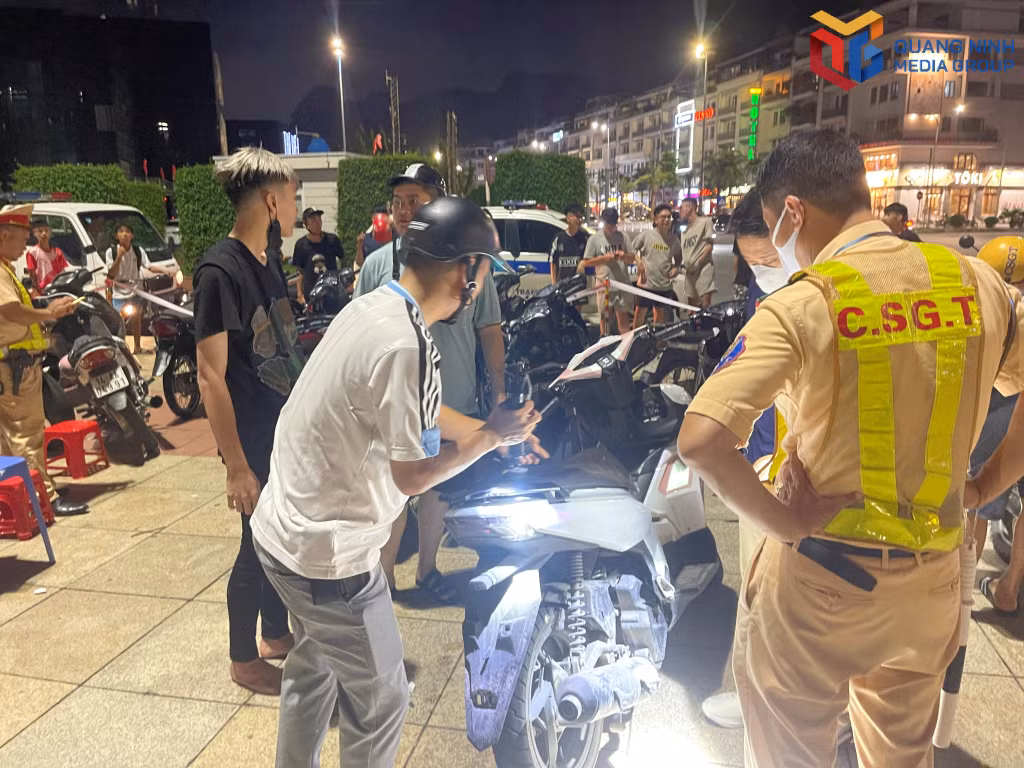 Nhiều trường hợp thanh thiếu niên vi phạm TTATGT tháo biển số phương tiện hòng trốn tránh sự kiểm soát, nhưng đều bị lực lượng CSGT bắt giữ.