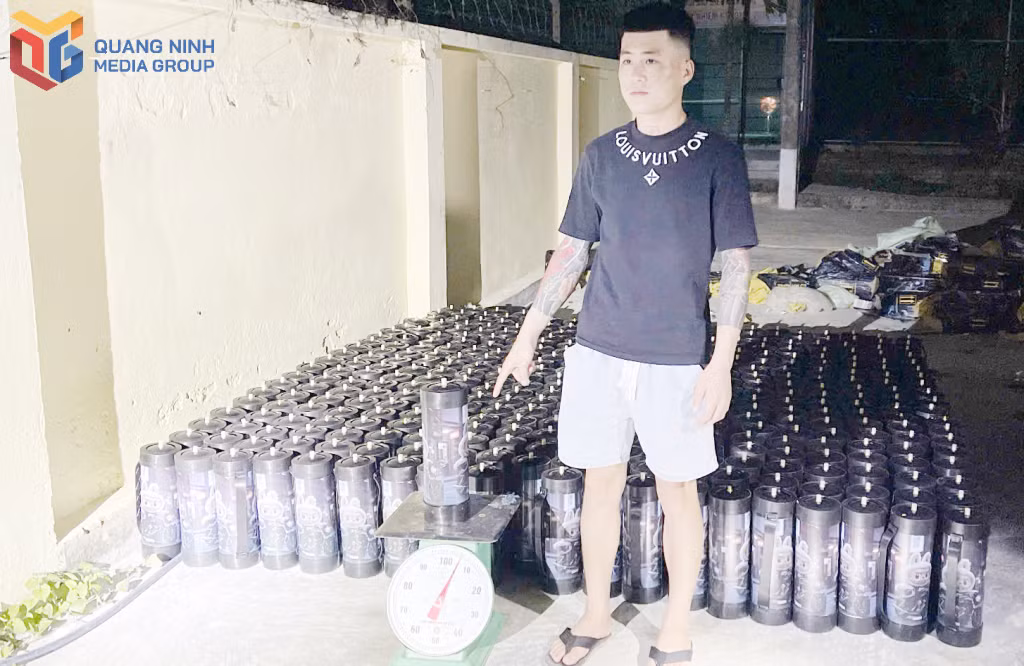 Đối tượng Trần A Trình và tang vật. 