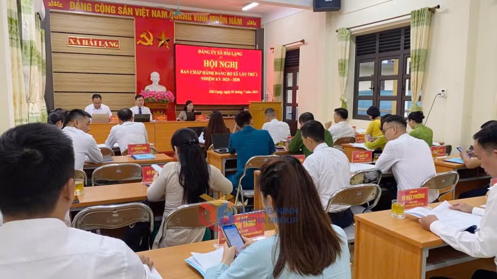 Quang cảnh hội nghị Ban Chấp hành Đảng bộ xã Hải Lạng lần thứ nhất, nhiệm kỳ 2025 - 2030.