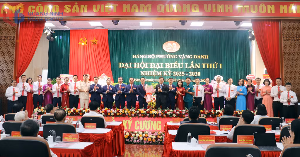 đạo tỉnh chúc mừng Ban Chấp hành Đảng bộ phường Cẩm Phả lần thứ I, nhiệm kỳ 2025-2030.
