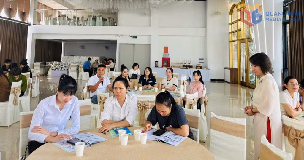 Các học viên được trao đổi, chia sẻ kinh nghiệm khởi sự kinh doanh trong lĩnh vực TMĐT.